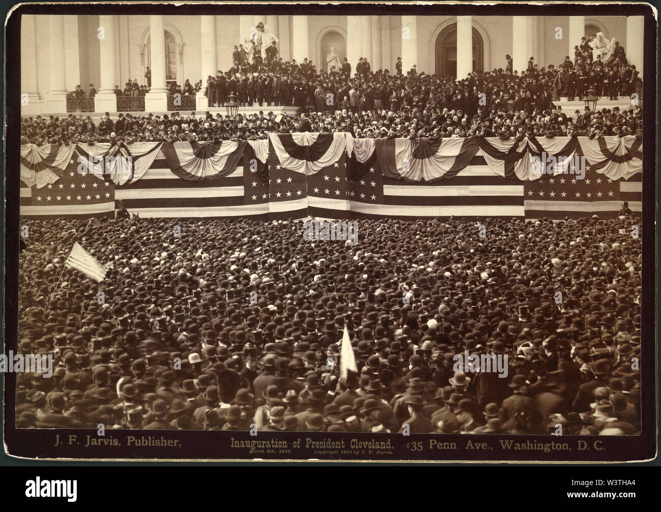 Inaugurazione del Presidente Cleveland, U.S. Presidente Grover Cleveland offrendo il suo discorso inaugurale alla folla, Portico est degli Stati Uniti Capitol, Washington DC, USA, fotografia di J.F. Jarvis, Marzo 4, 1885 Foto Stock