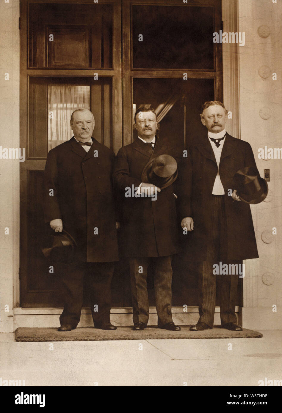 Ex U.S. Presidente Grover Cleveland, Presidente Theodore Roosevelt e David R. Francesco, piena lunghezza Ritratto, Washington DC, Stati Uniti d'America, fotografia di Murillo Studio, 1903 Foto Stock