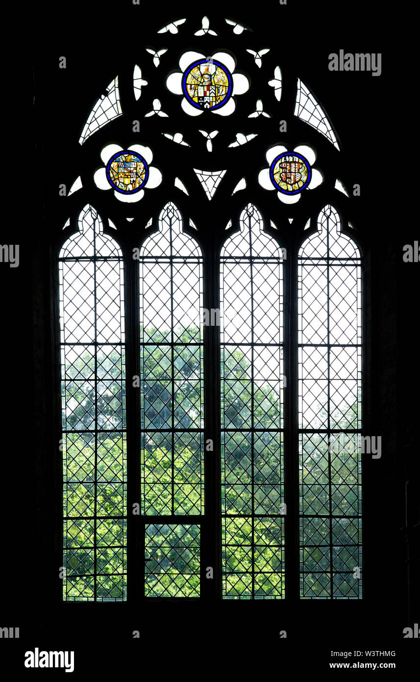 Finestra di vetro colorato nella chiesa parrocchiale di Santa Maria Vergine iBroughton vicino a Banbury, Oxfordshire Foto Stock
