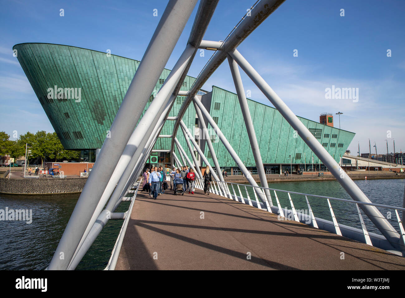 Amsterdam, Paesi Bassi, ponte per il NEMO Science Museum, Foto Stock