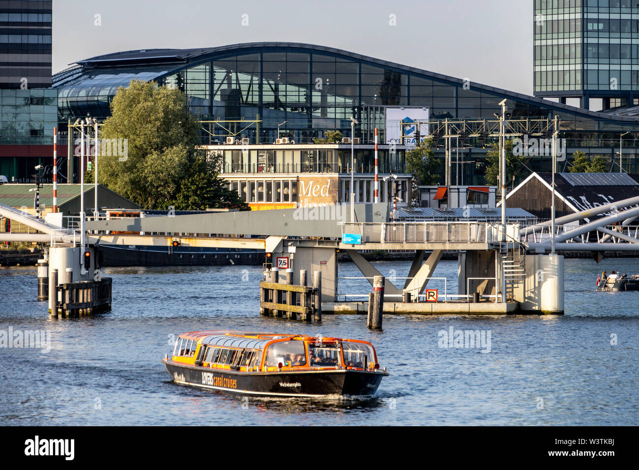 Amsterdam, Paesi Bassi, ponti, edifici sul Dijksgracht, battelli, Foto Stock