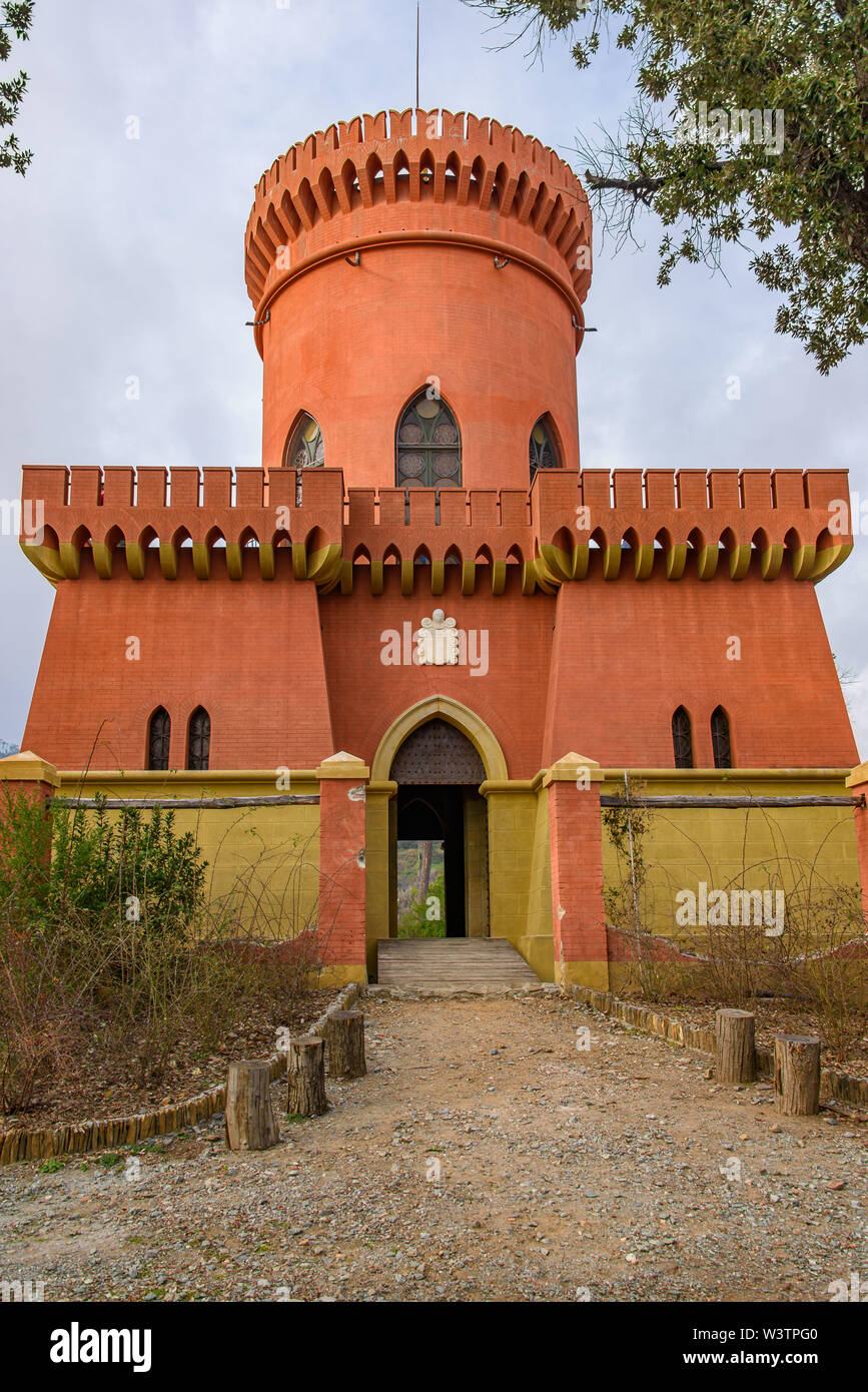 Capitano castello in cima alla collina in Villa Pallavicini Park, Genova Pegli Foto Stock