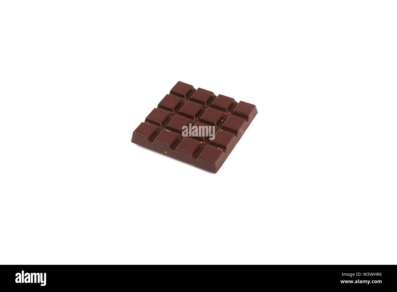 Dark chocolate bar isolato su uno sfondo bianco. Foto Stock