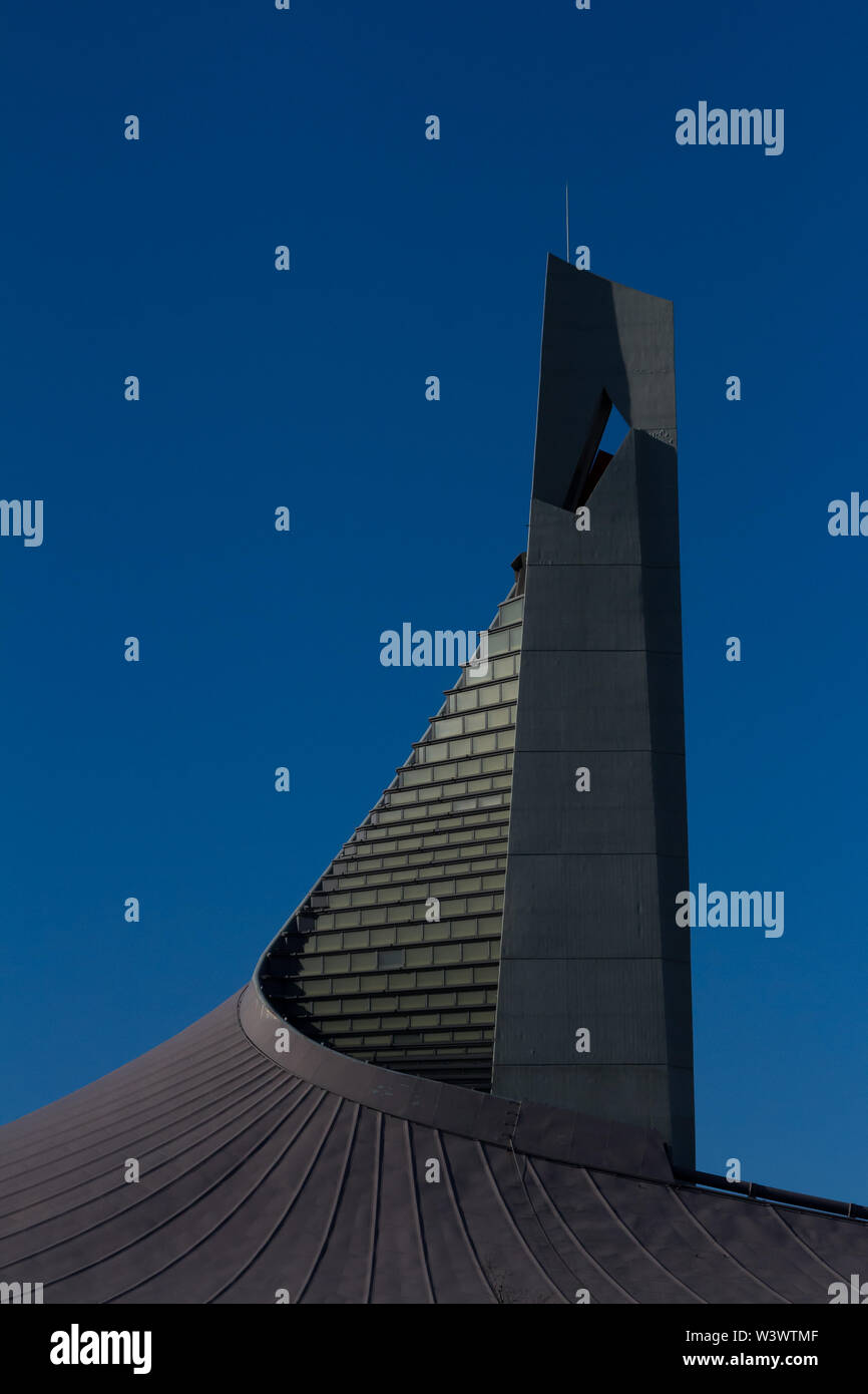 Una delle torri distintive al Yoyogi National Gymnasium, Shibuya, Tokyo, Giappone. Foto Stock