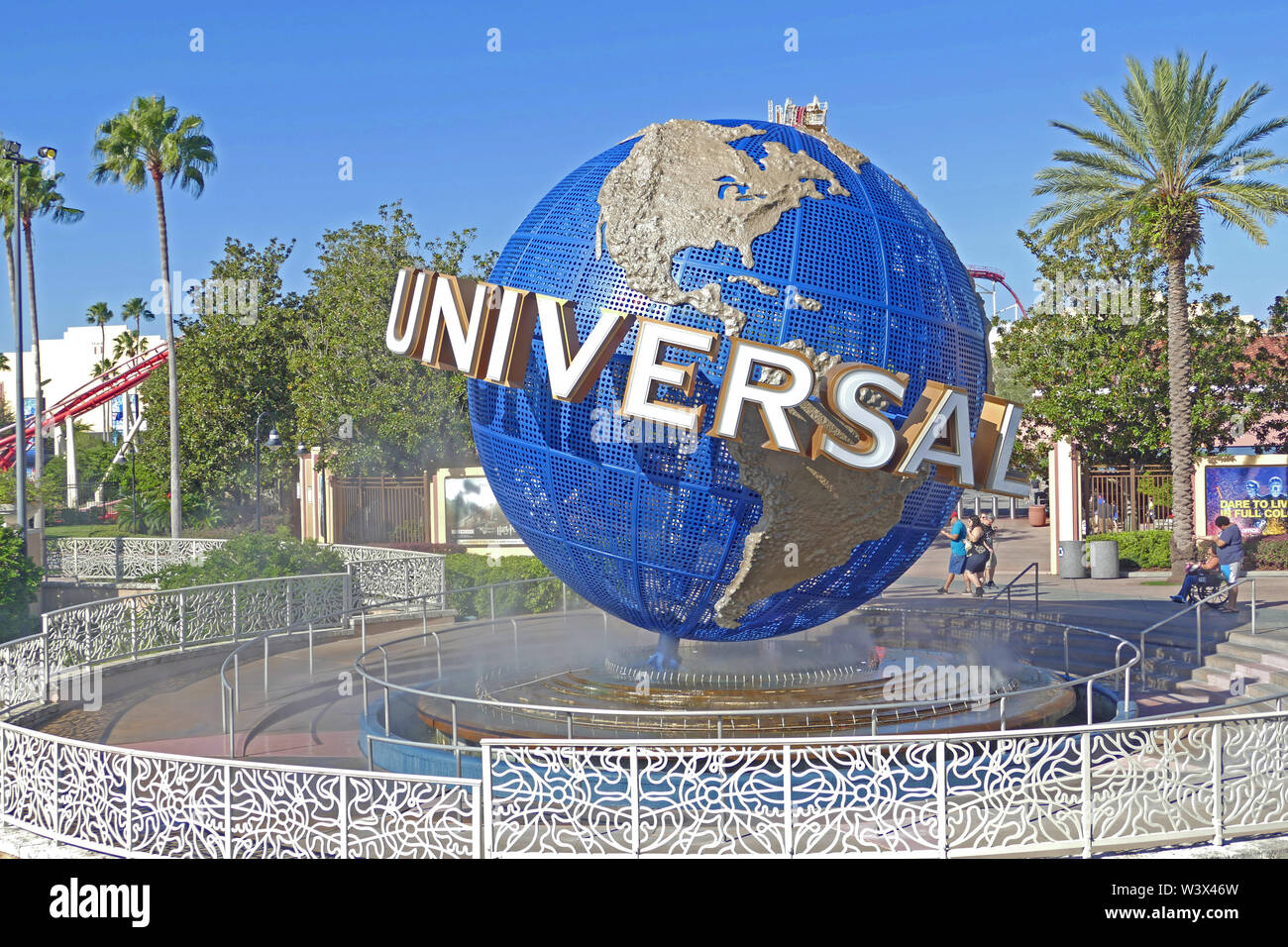 Grande Universal Studios Globe all'ingresso Foto Stock