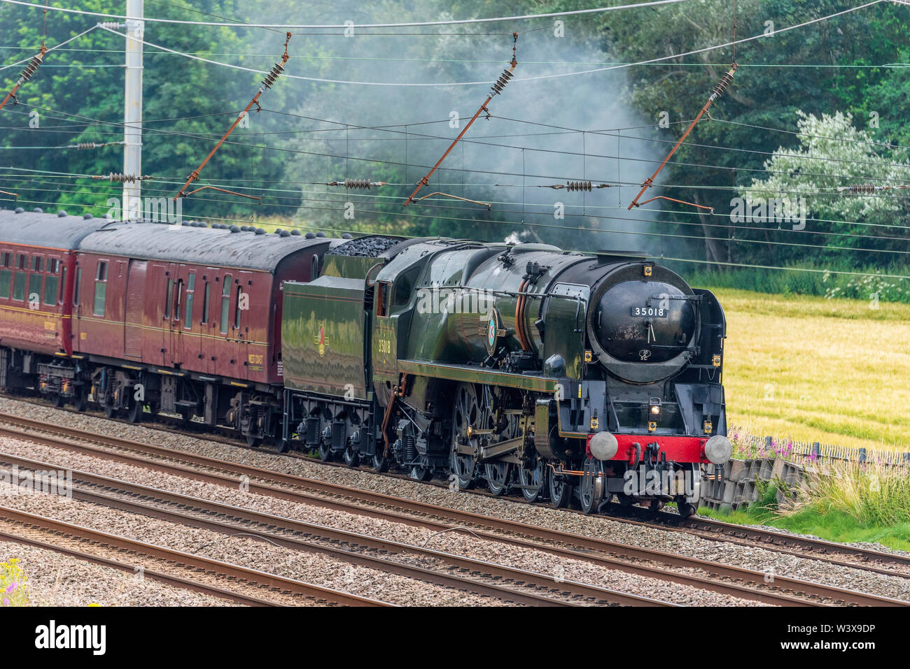 SR Marina Mercantile 35018 Classe India britannica la linea illustrata a linea principale della costa occidentale a Winwick. Foto Stock