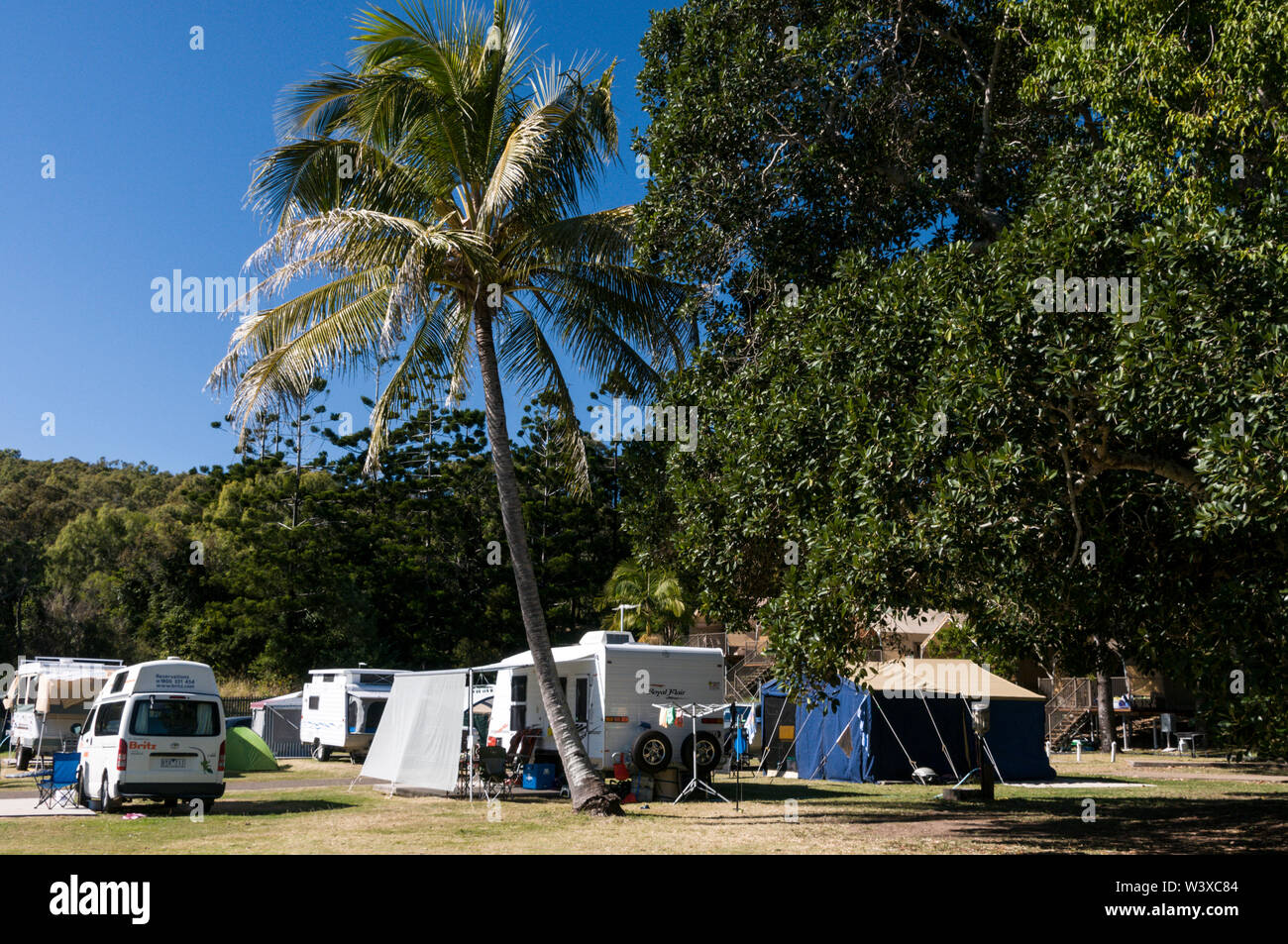 Agnes acque caravan spiaggia / campeggio in acque Agnes Beach nel Queensland, Australia Agnes Water è una piccola città costiera e di vacanza popolare resor Foto Stock