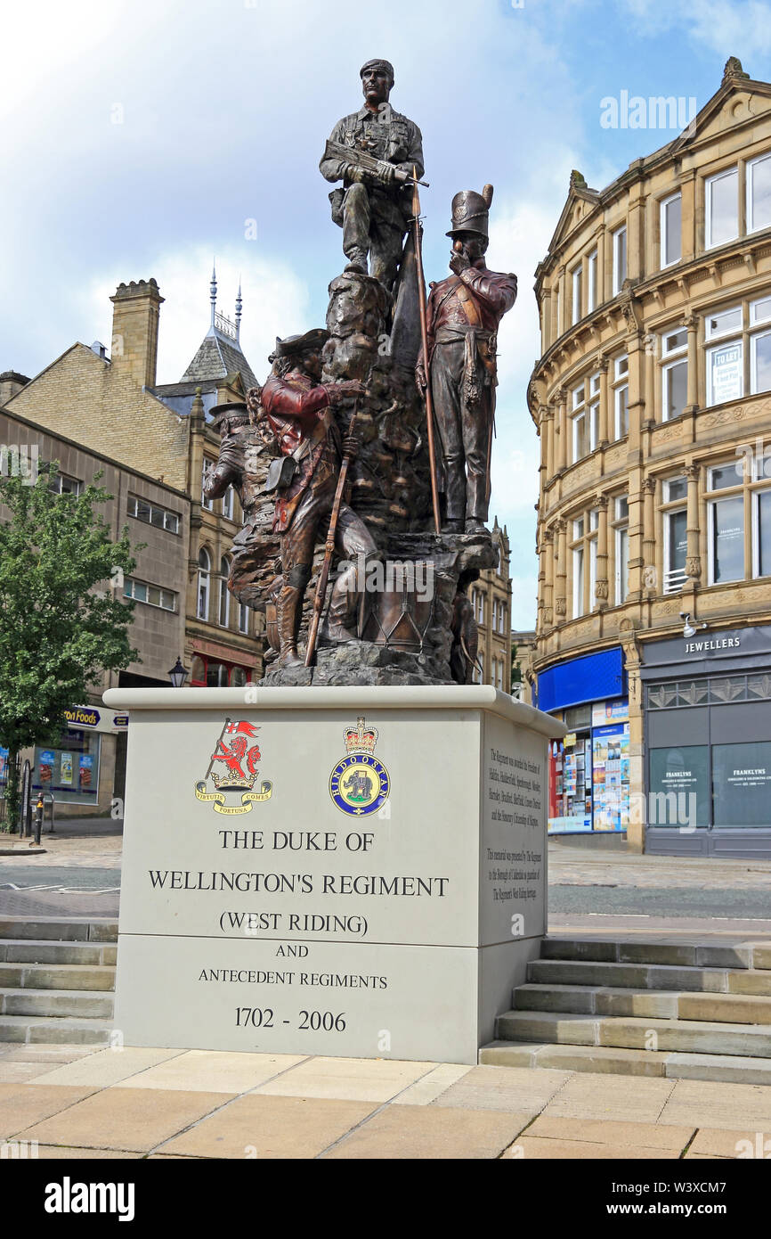 Un monumento per celebrare associazione tra Halifax e il Duca di Wellington il reggimento, svelato 2019. Foto Stock