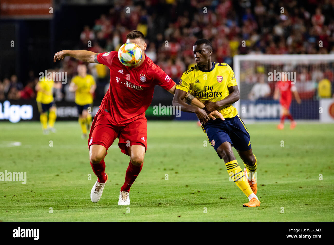 Los Angeles, Stati Uniti d'America. 17 Luglio, 2019. Eddie Nketiah (30) insegue giù la palla contro il Bayern Monaco di Baviera nella International Champions Cup. Credito: Ben Nichols/Alamy Live News Foto Stock