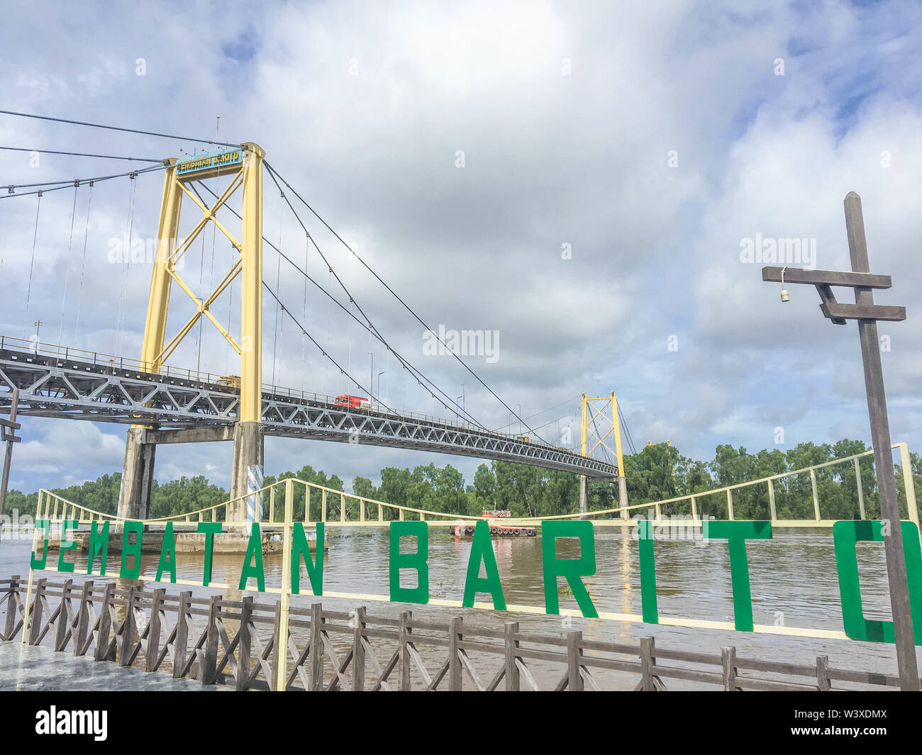 Barito Jembatan o Barito ponte di Banjarmasin, Sud Borneo o Kalimantan Selatan, Indonesia. Foto Stock