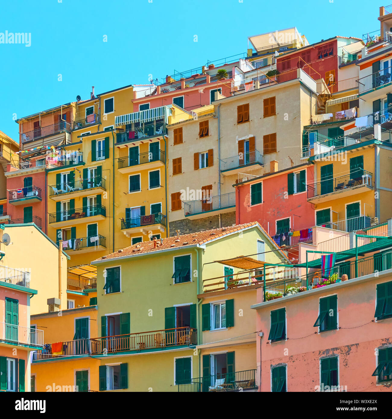 Case colorate a Manarola, Cinque terre Italia Foto stock - Alamy
