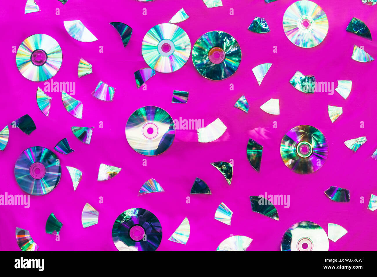 Vintage CD o disco DVD sfondo, vecchio cerchio dischi e treir parti utilizzate per la memorizzazione di dati, condividere musica e film. Foto Stock