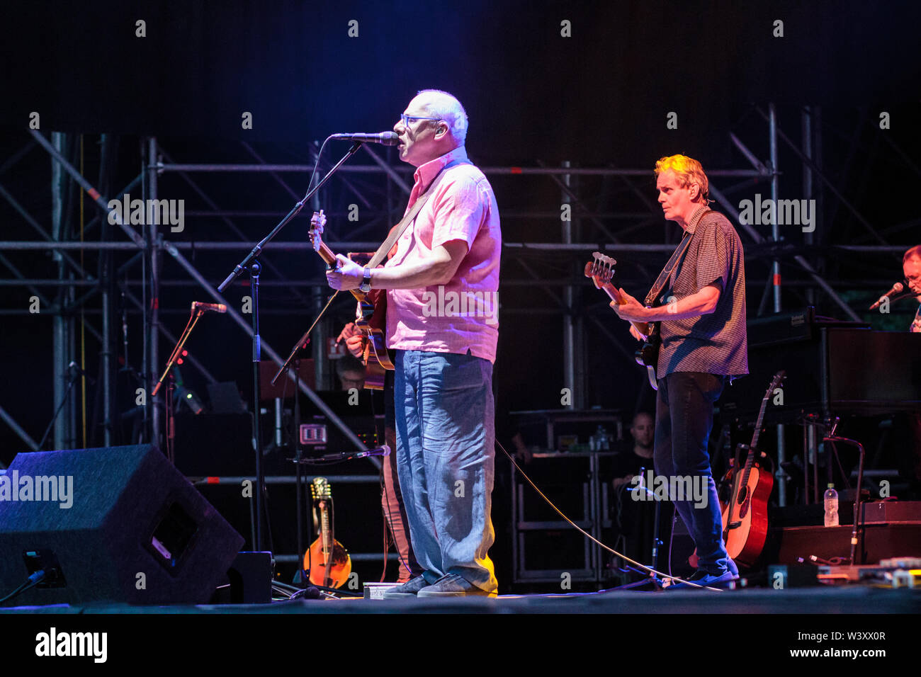 Mark Knopfler live 2019 luglio 17 Torino la leggenda Mark Knopfler da Dire Straits suona dal vivo durante il festival di Stupinigi Foto Stock