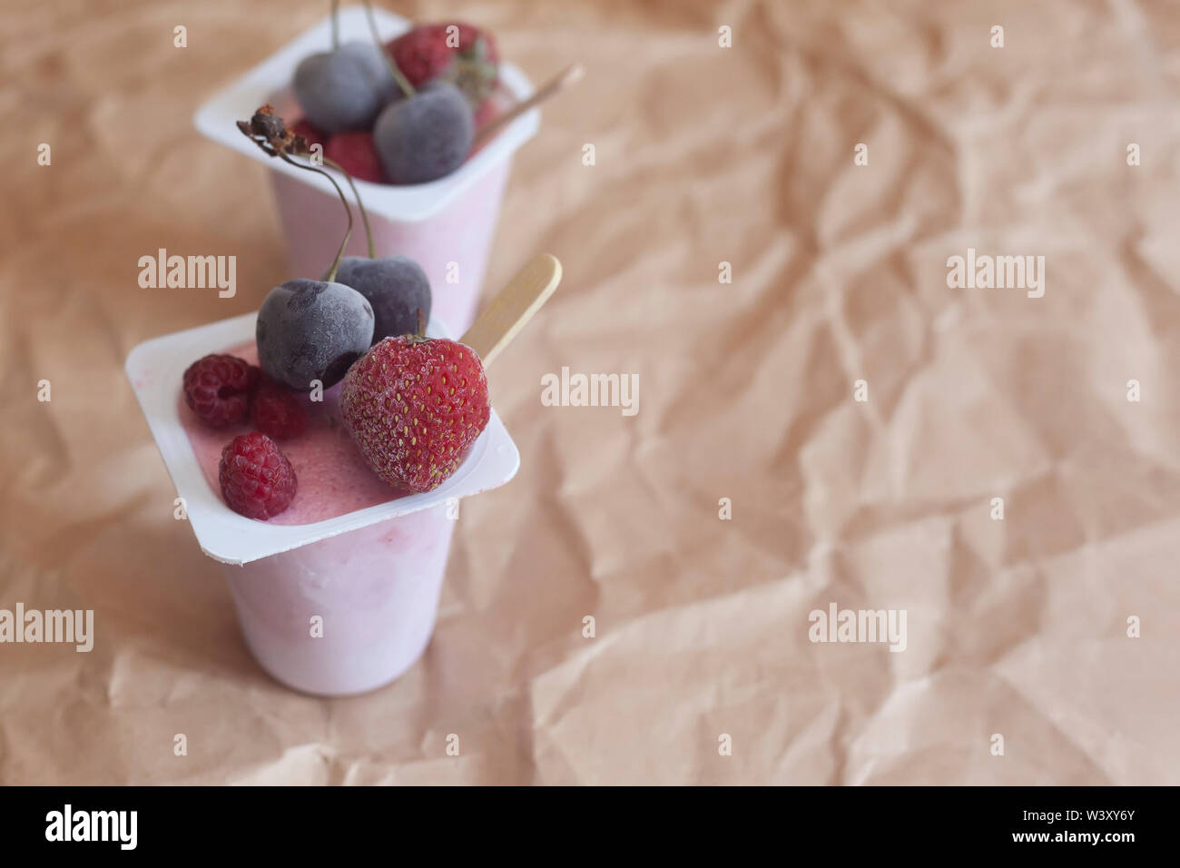 Una sana dieta alimentare. In casa di yogurt. Spazio di copia Foto Stock