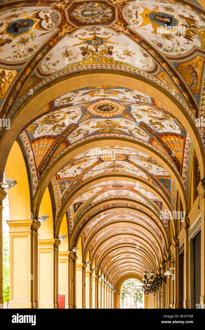 Passaggio coperto/Portico, Via Farini, Bologna, Emilia Romagna, Italia Foto Stock