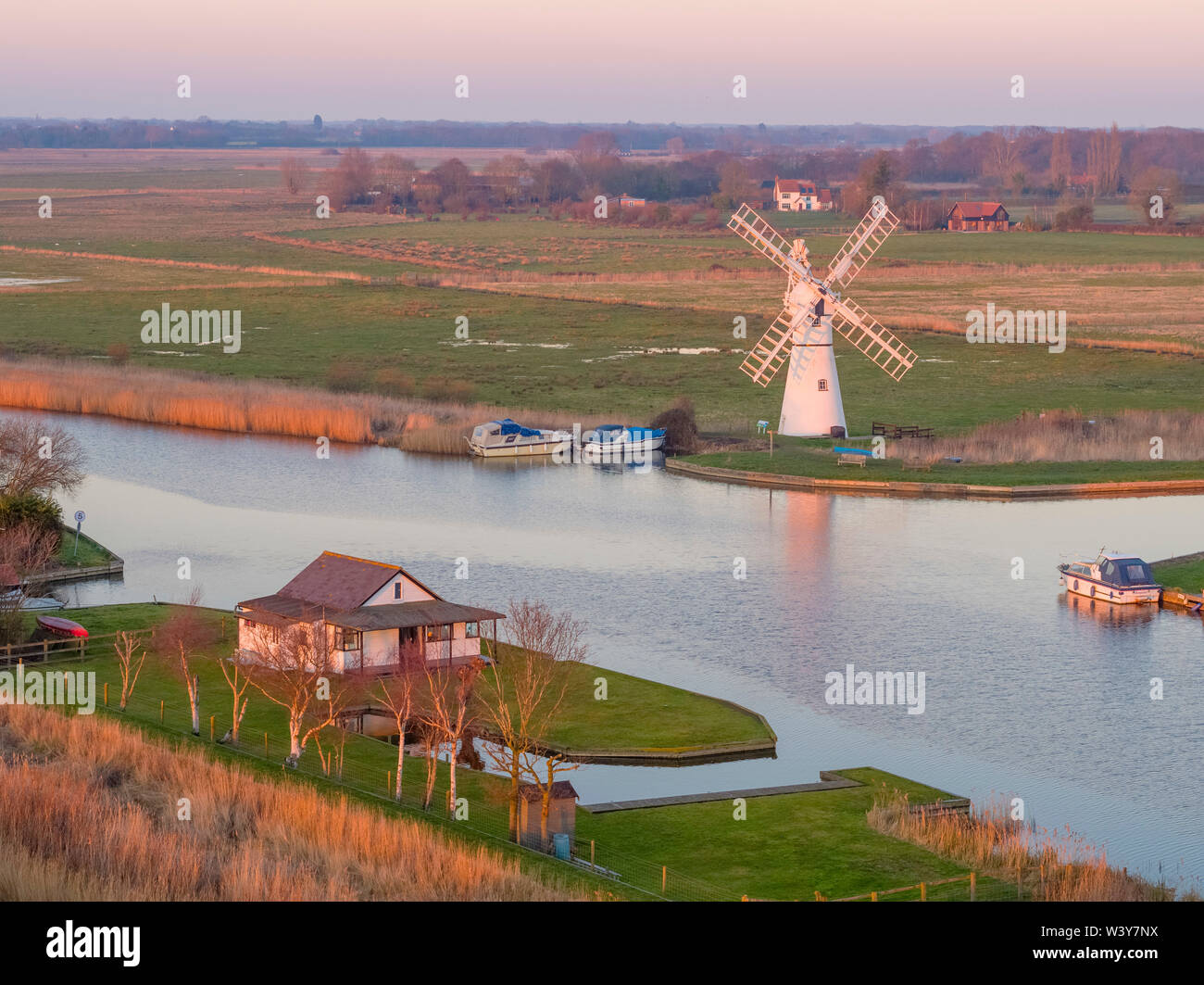 Regno Unito, Inghilterra, East Anglia, Norfolk, Norfolk Broads, Thurne, Thurne Dyke mulino di drenaggio Foto Stock