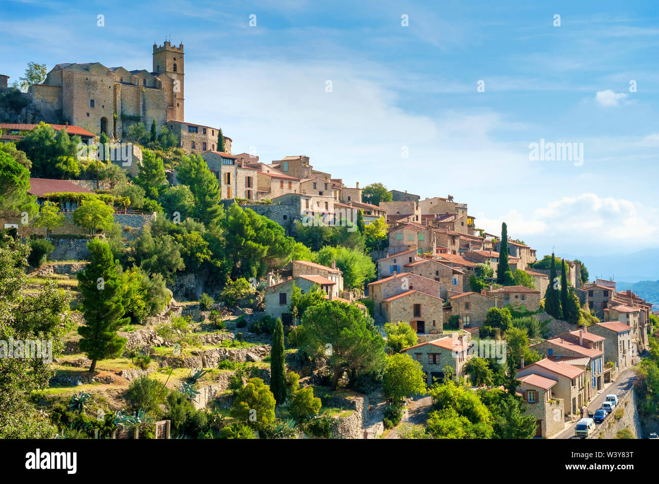 Cittadina collinare di Eus, Pyrenees-Orientales, Languedoc-Roussillon, Francia. Foto Stock