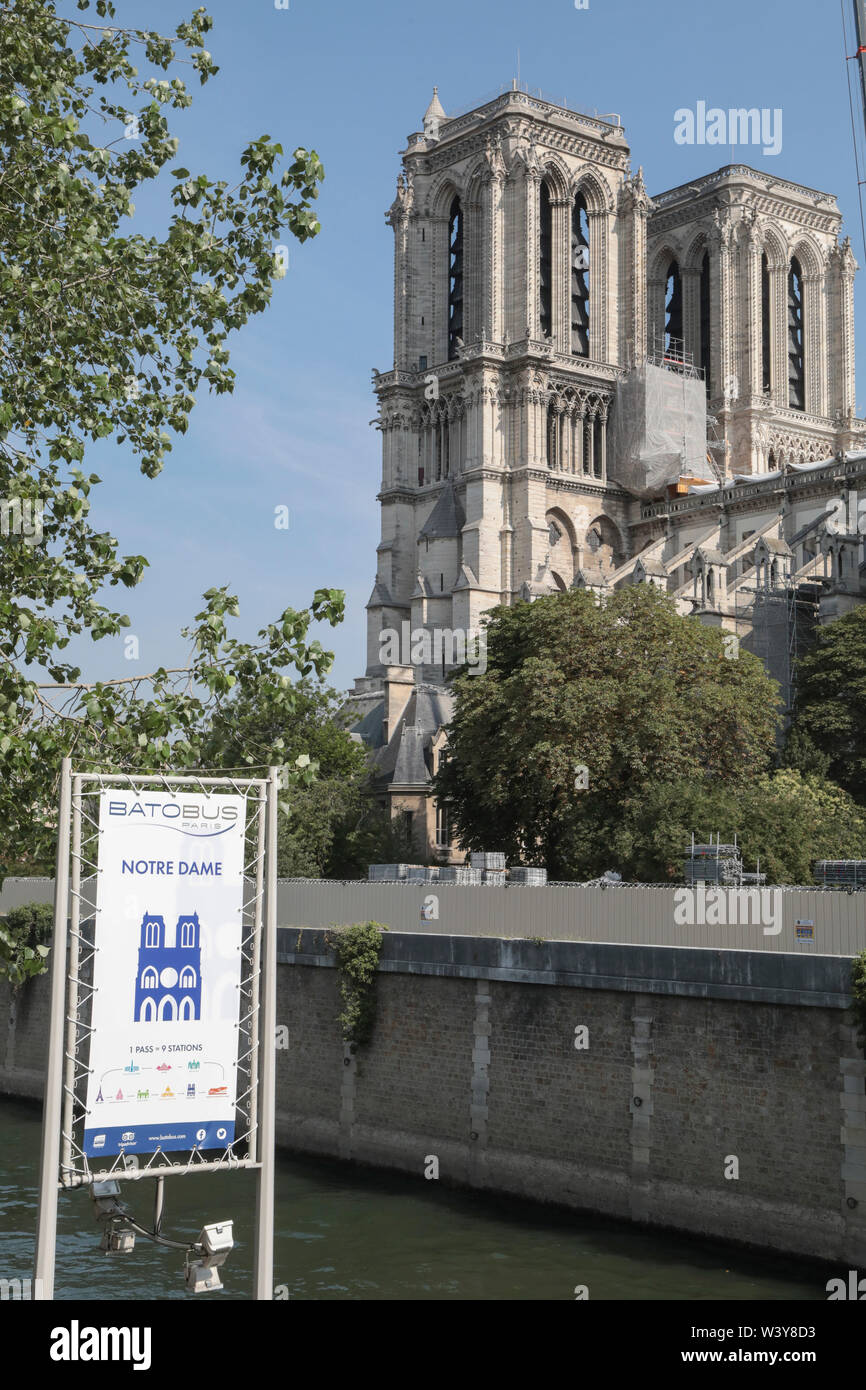 La CATTEDRALE DI NOTRE-DAME ,TRE MESI DOPO IL FUOCO Foto Stock