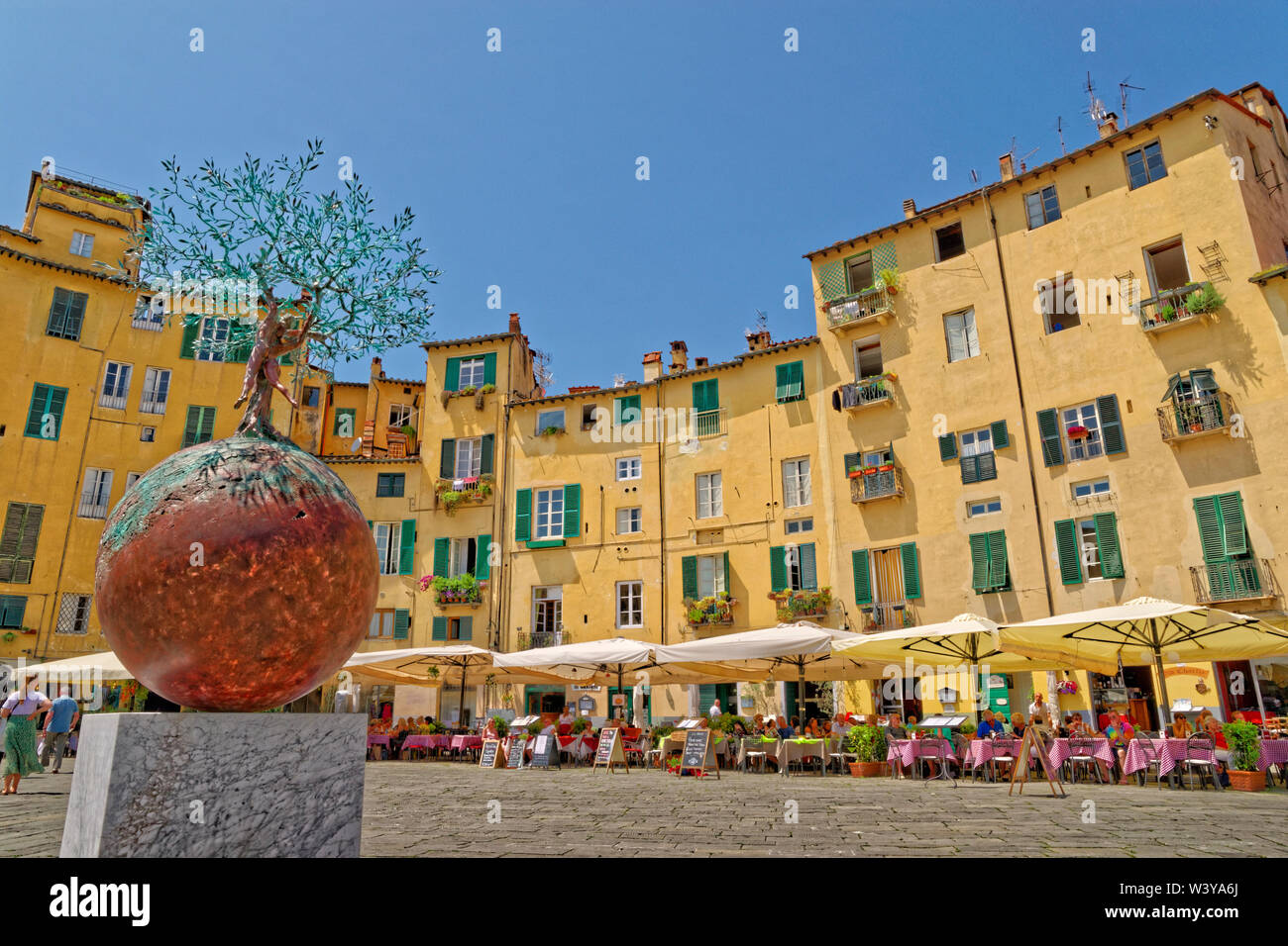 Amfiteatro town square, Lucca, Toscana, Italia. Foto Stock