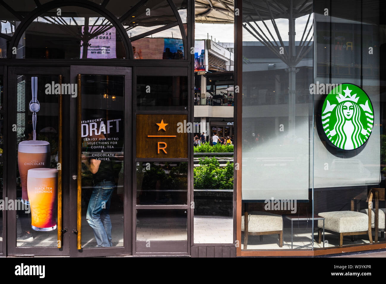 BANGKOK, Tailandia - 6 Luglio 2019: Starbucks Coffee marca a Mega Bangna shopping mall, Starbucks è uno dei più grandi international coffee shop Foto Stock