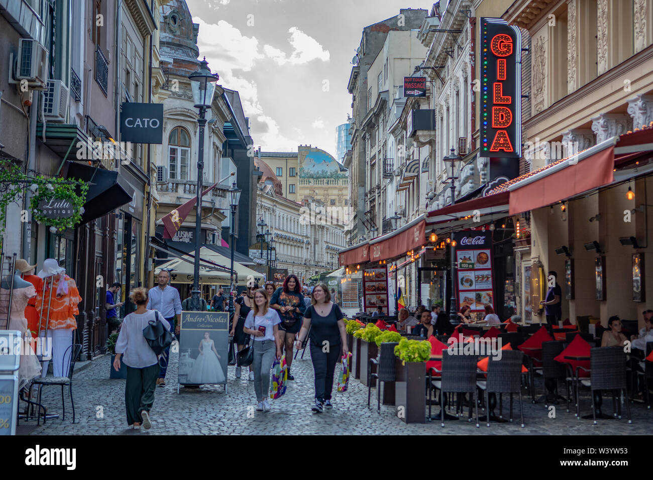 Street ristoranti a Lipscani, Bucarest, Romania Foto Stock
