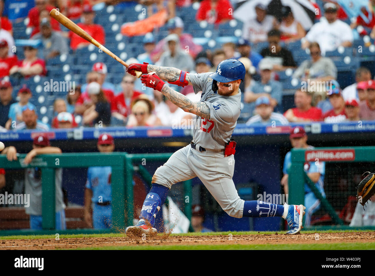 Philadelphia, Pennsylvania, USA. 18 Luglio, 2019. Los Angeles Dodgers center fielder Alex Verdugo (27) in azione durante la partita MLB tra i Los Angeles Dodgers e Philadelphia Phillies al Citizens Bank Park di Philadelphia, Pennsylvania. Christopher Szagola/CSM/Alamy Live News Foto Stock