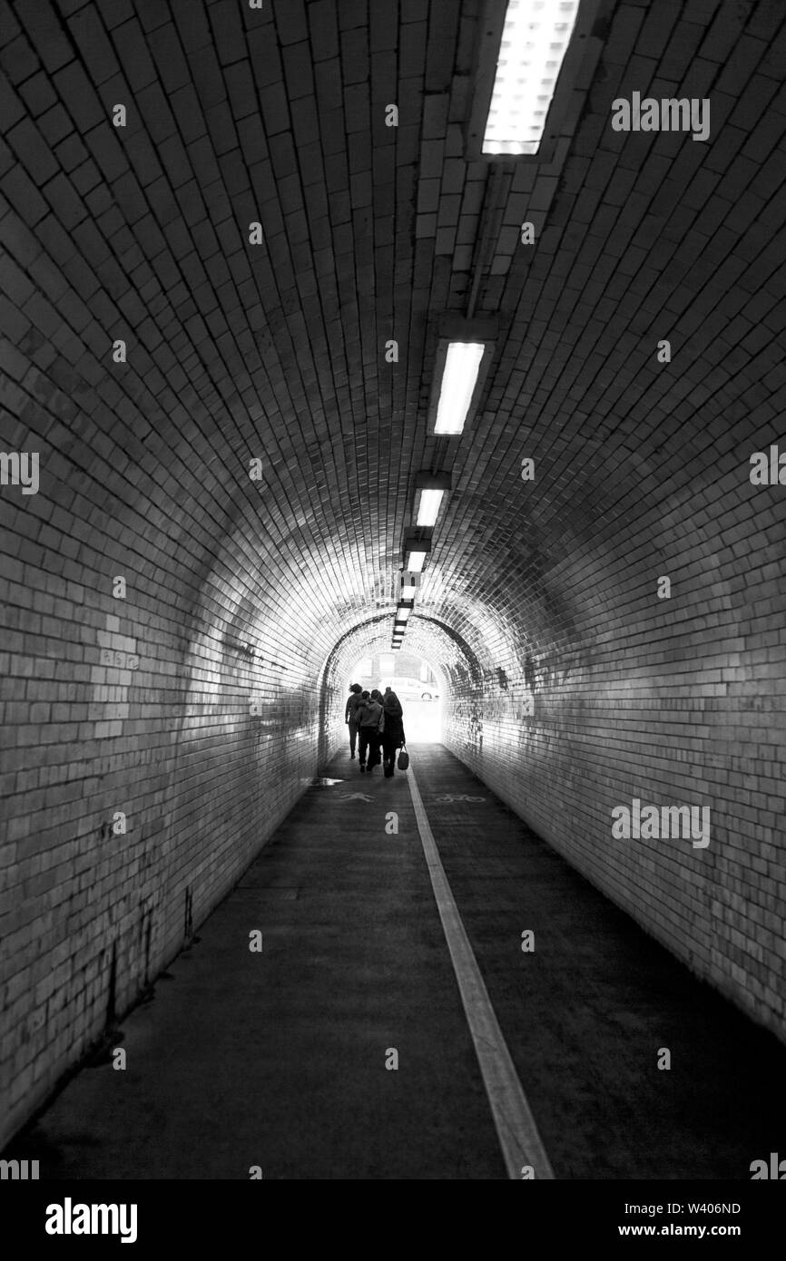 Tunnel pedonale in York City; Regno Unito Foto Stock