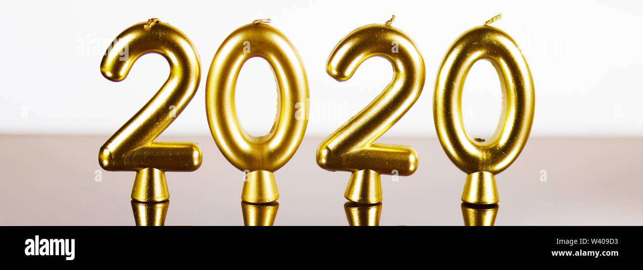 Golden candele 2020 anno sfondo. Copia Incolla spazio per il ritaglio. Foto Stock