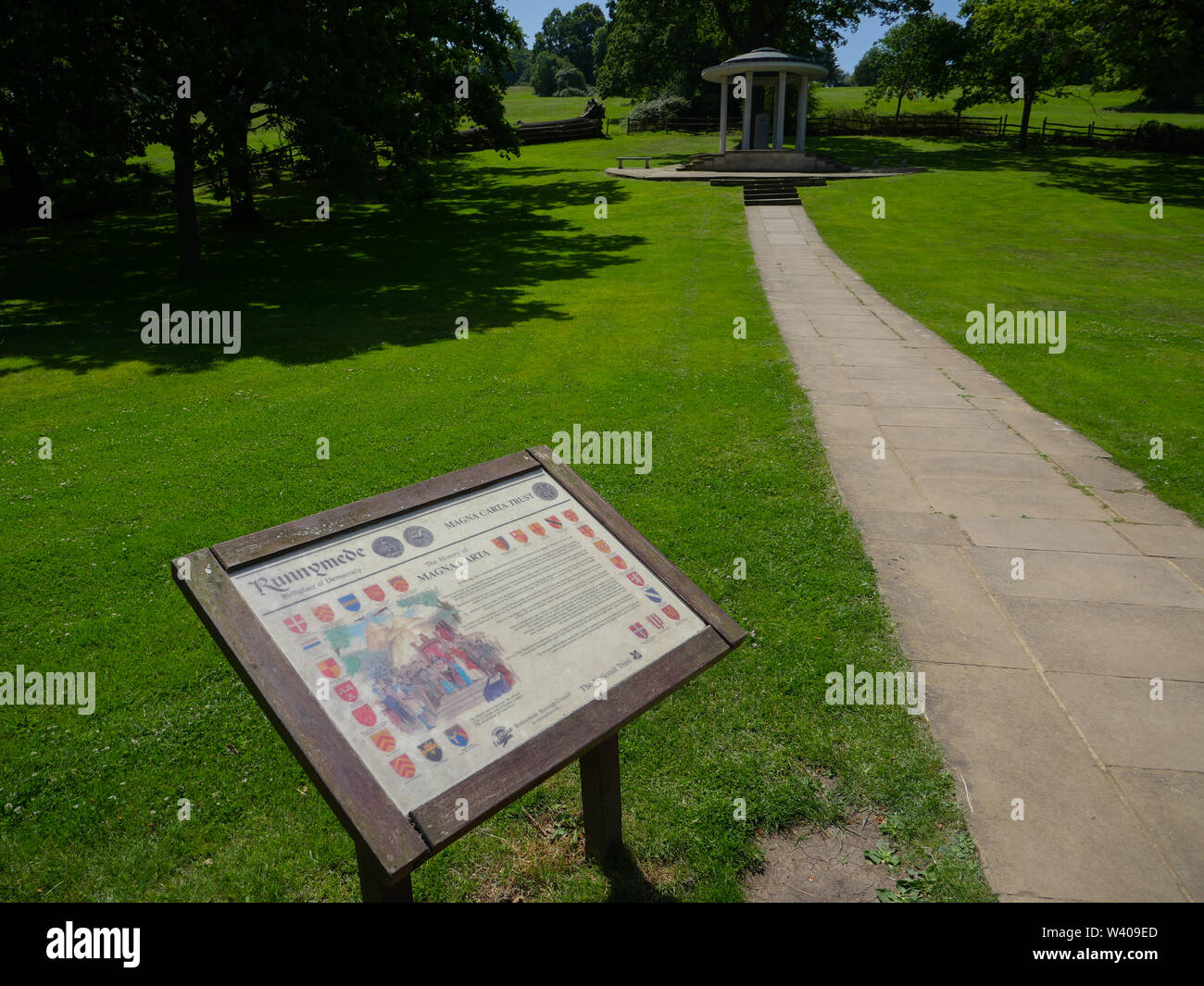 Magna Charta monumento, Runnymede, Surrey, England, Regno Unito, GB. Foto Stock