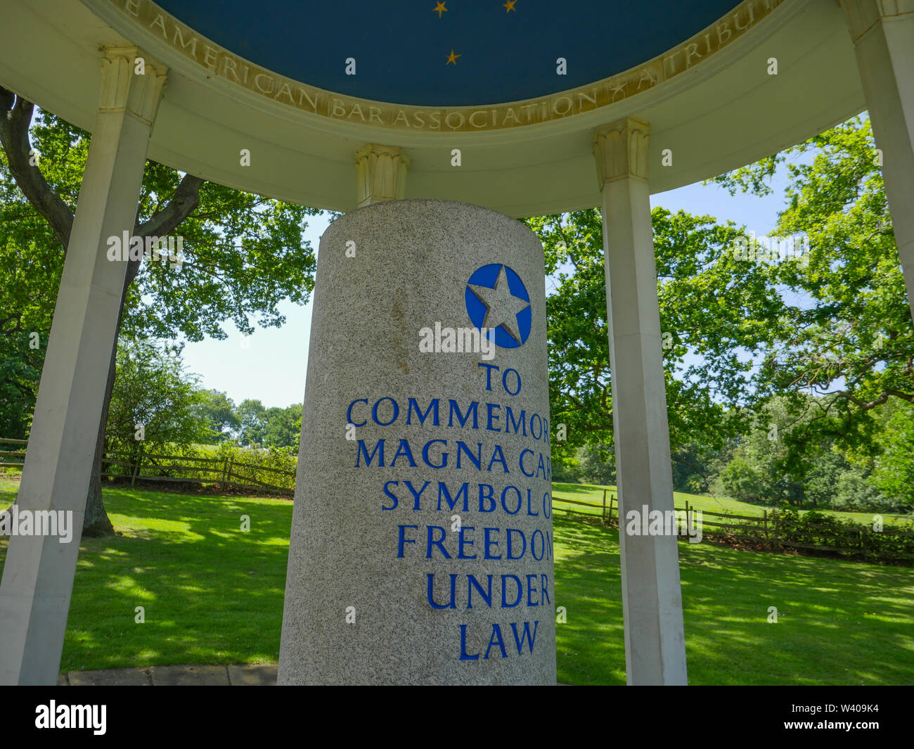 Magna Charta monumento, Runnymede, Surrey, England, Regno Unito, GB. Foto Stock
