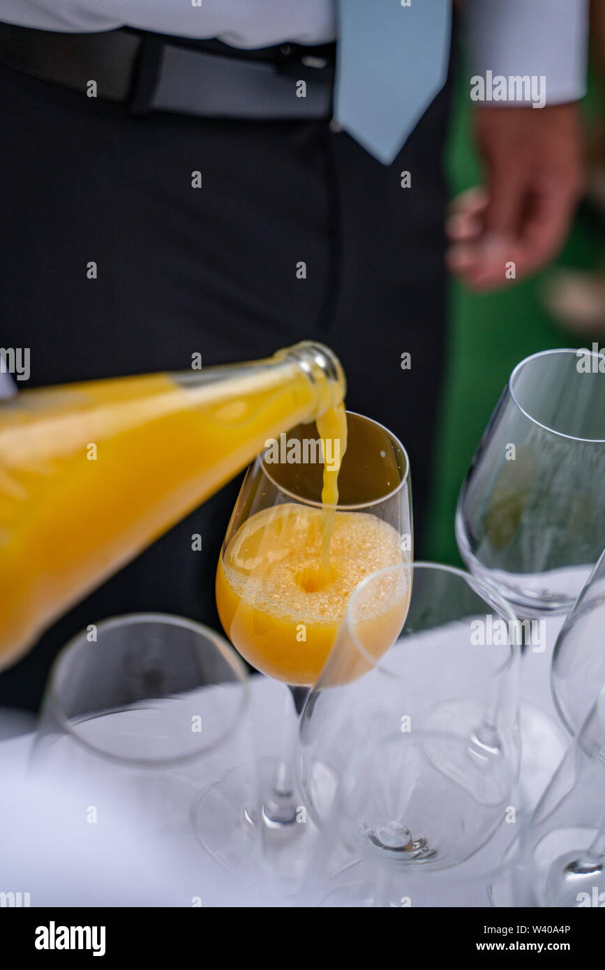 Close up di colatura in aperitivo presso un bar esterno Foto Stock