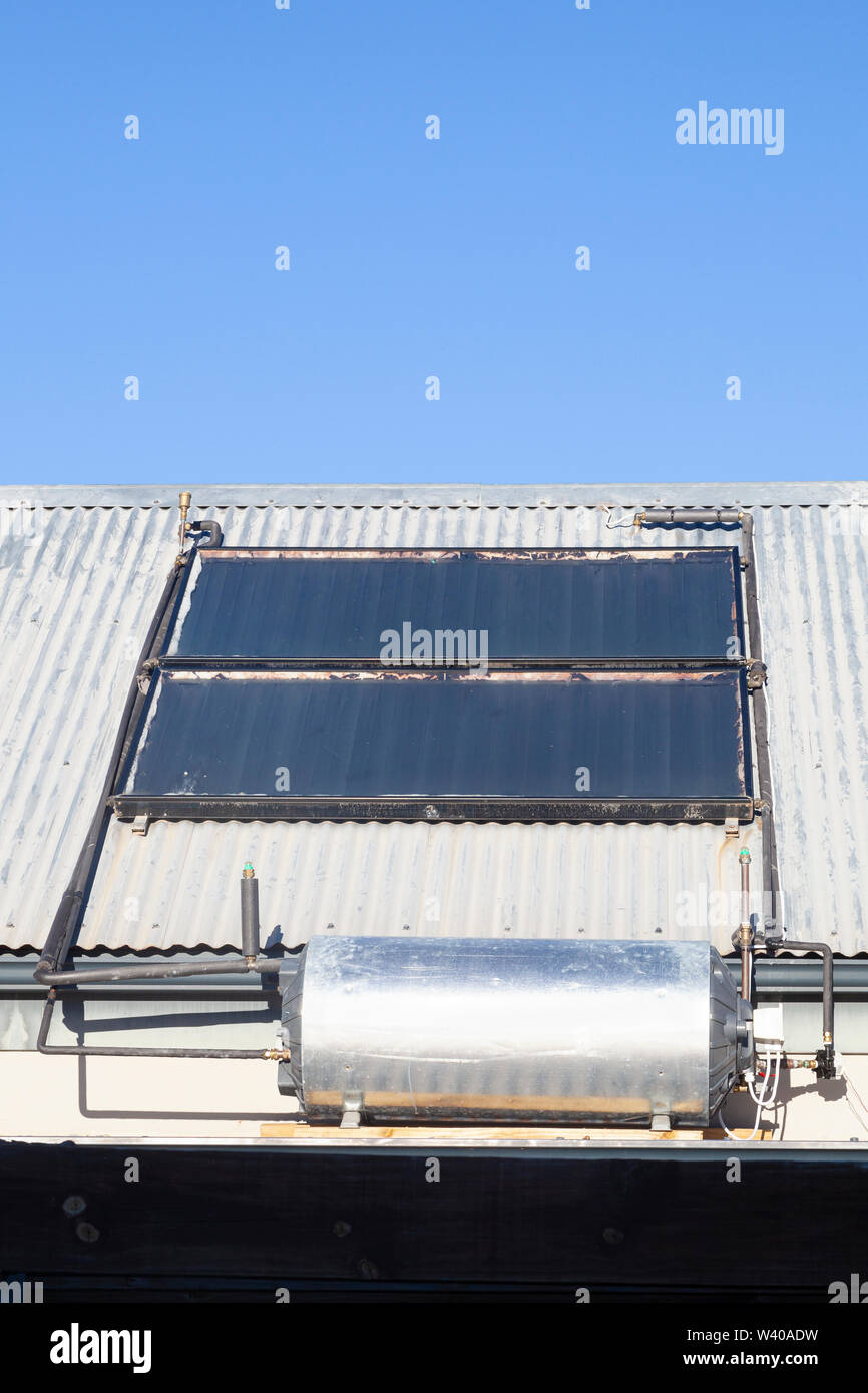 Acqua calda sanitaria immagini e fotografie stock ad alta risoluzione -  Alamy
