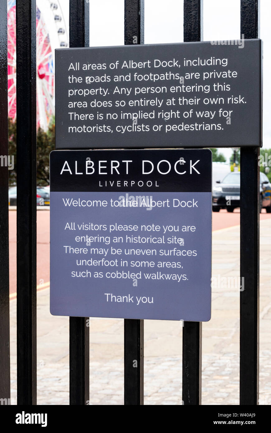 Segno accoglie i visitatori per l'Albert Dock di Liverpool Foto Stock