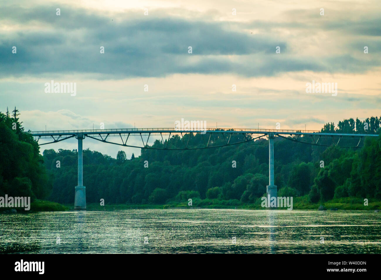 Più alto ponte pedonale in Lituania, Alytus sopra il fiume Nemunas Foto Stock