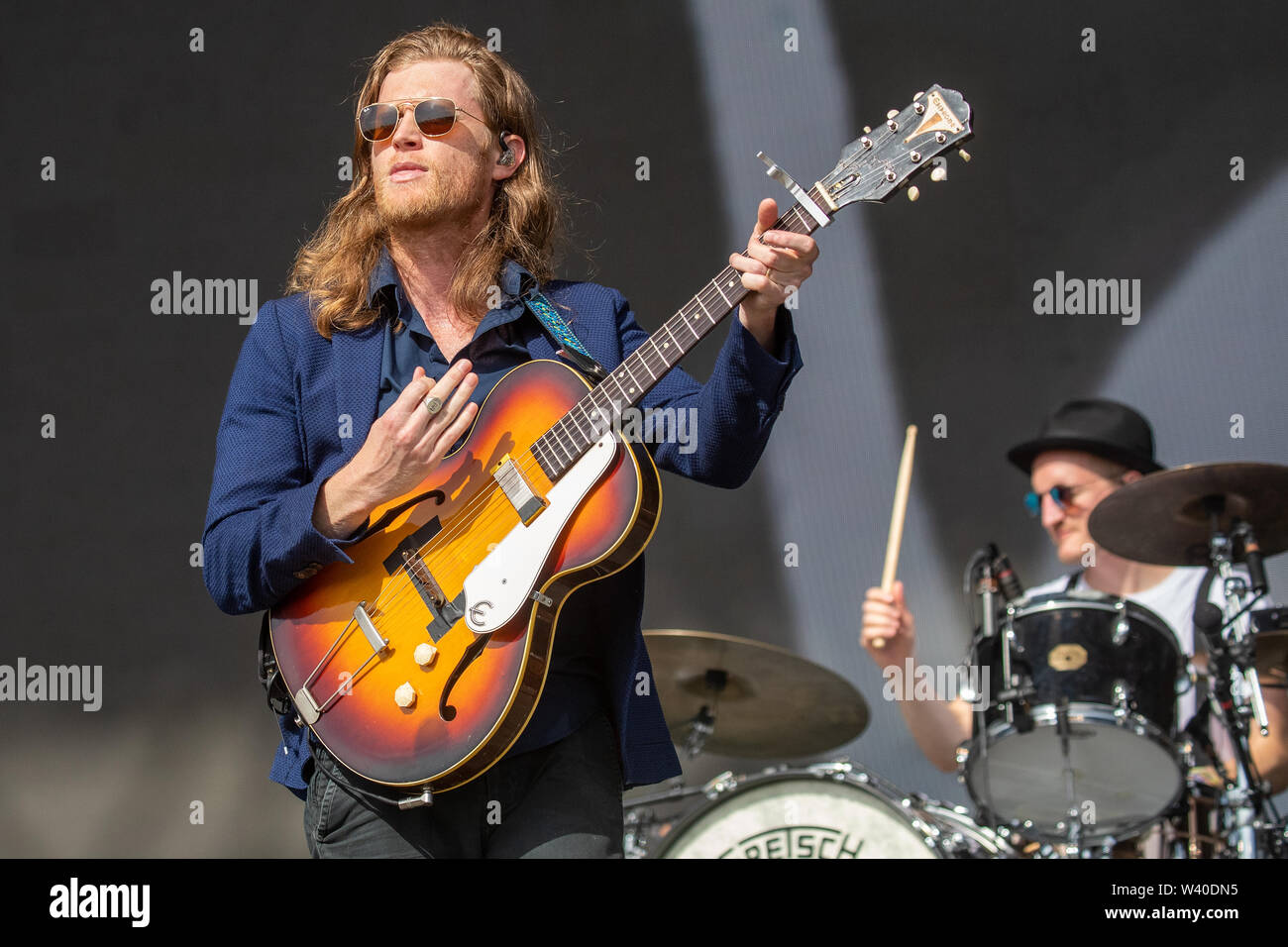 Pilton, UK. Venerdì 28 Giugno 2019. Wesley Schultz cantante per la American folk rock band di Lumineers esegue sulla fase della piramide di Glastonbury Festival presso l'azienda agricola degna in Pilton,© Jason Richardson / Alamy Live News Foto Stock