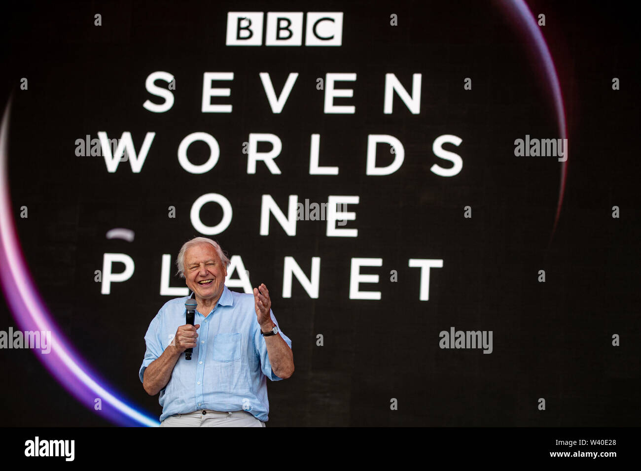 Pilton, UK. Domenica 30 giugno 2019. Emittente inglese e storico naturale di Sir David Attenborough sul palco di Glastonbury per ringraziare agli spettatori del festival per il taglio il loro uso in plastica presso l'azienda agricola degna in Pilton,© Jason Richardson / Alamy Live News Foto Stock