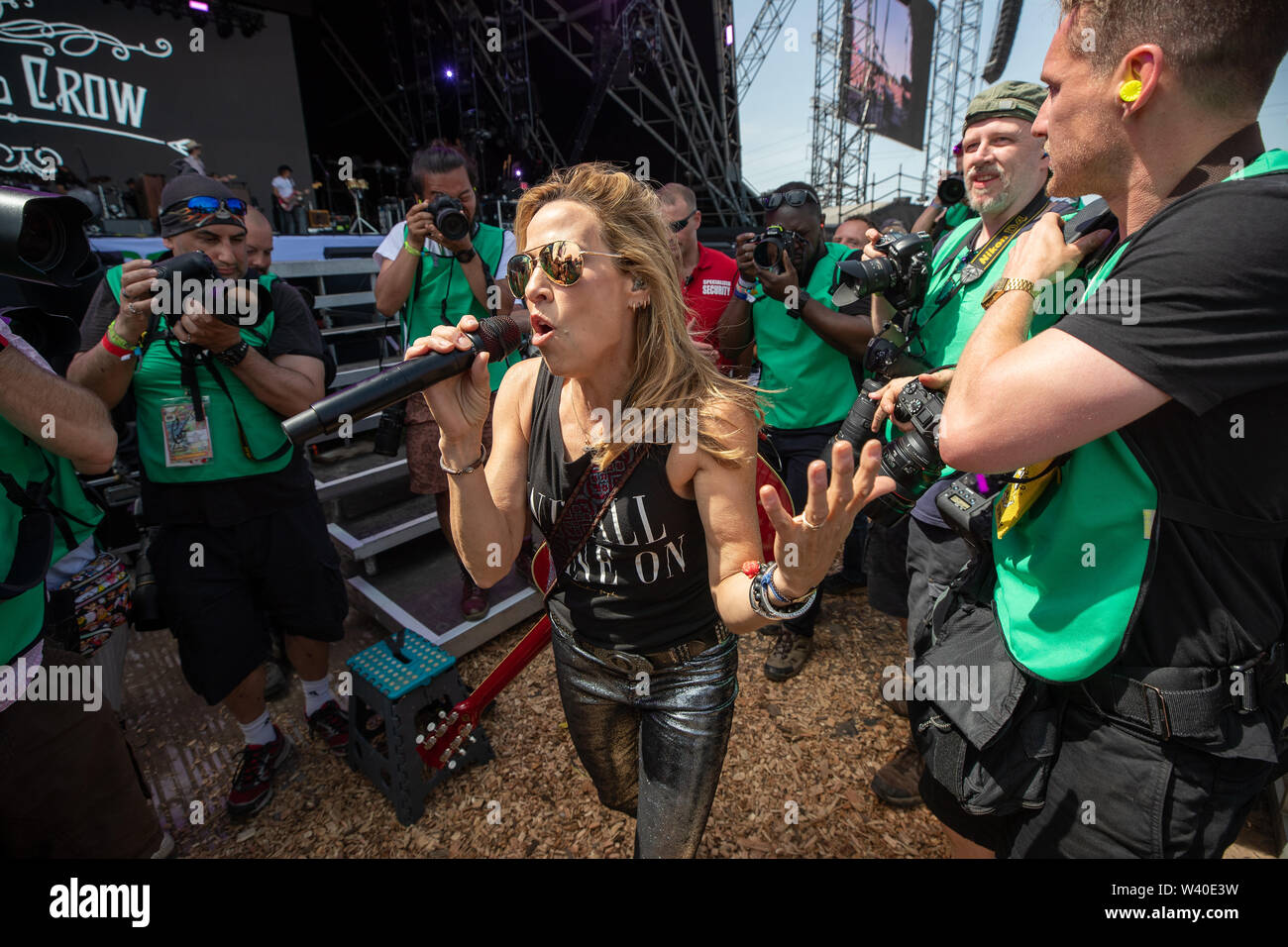 Pilton, UK. Venerdì 28 Giugno 2019. Sheryl Crow esegue sulla fase della piramide di Glastonbury Festival presso l'azienda agricola degna in Pilton,© Jason Richardson / Alamy Live News Foto Stock