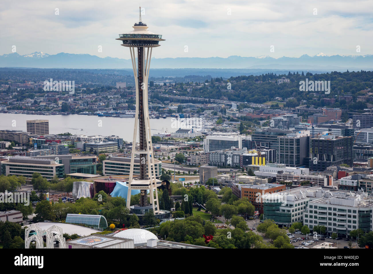 Vista aerea dello Space Needle e il Seattle Center, nello Stato di Washington, USA Foto Stock
