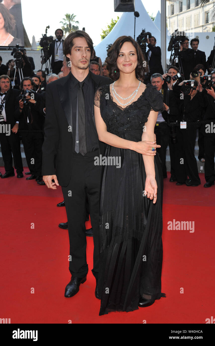 CANNES, Francia. 24 maggio 2010: Asia Argento alla chiusura Awards Gala presso la 63a edizione del Festival de Cannes. © 2010 Paul Smith / Featureflash Foto Stock