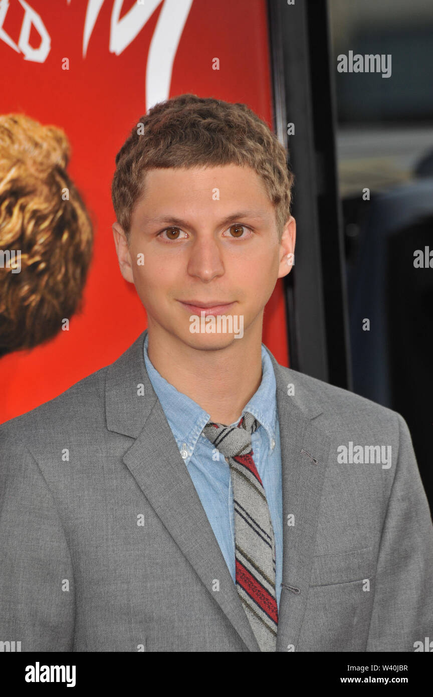 LOS ANGELES, CA. Luglio 27, 2010: Michael Cera alla premiere mondiale del suo nuovo film 'Scott pellegrino vs. il mondo' a Grauman's Chinese Theater di Hollywood. © 2010 Paul Smith / Featureflash Foto Stock