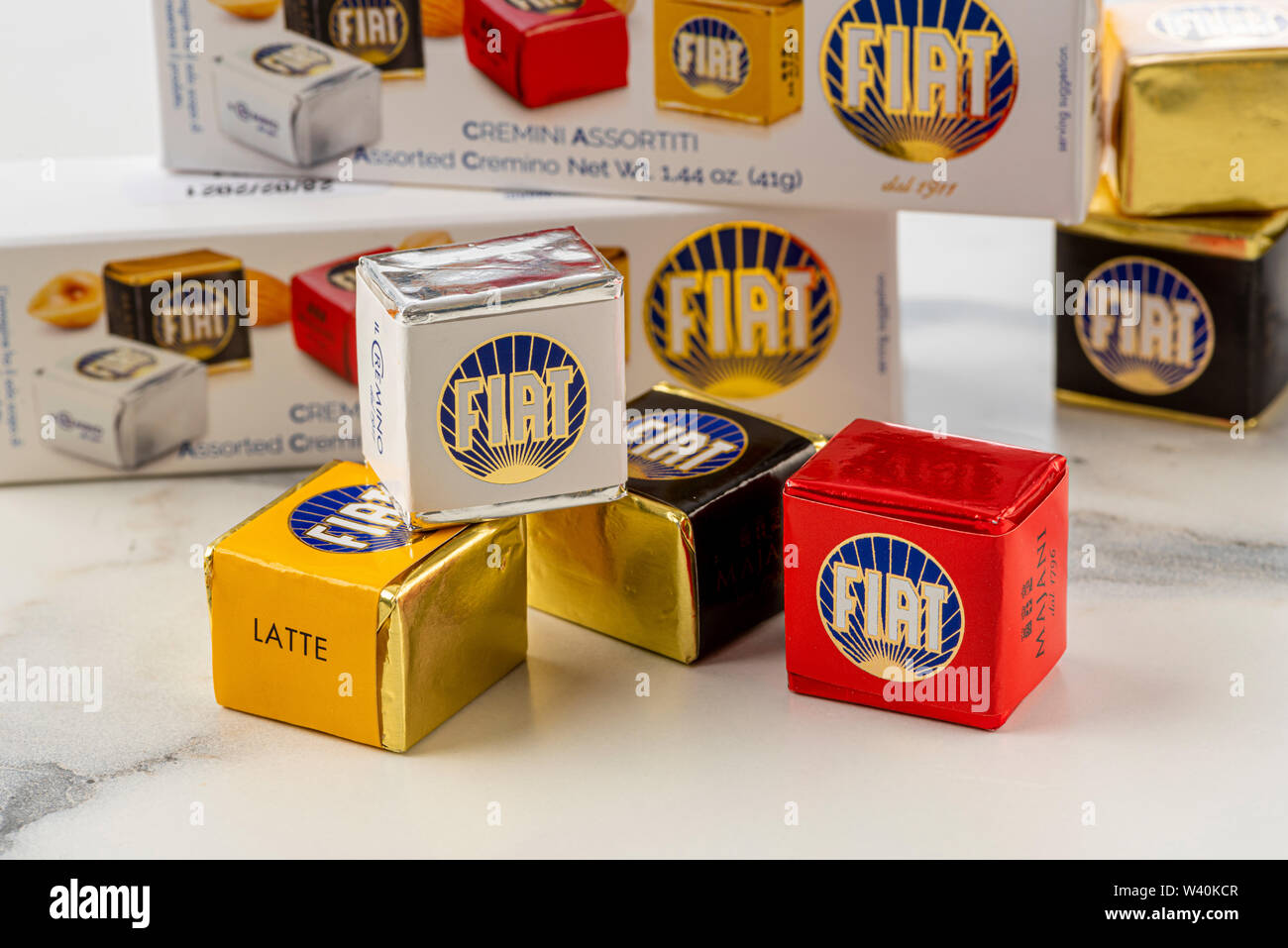 Selezione di regalo FIAT cioccolatini da Majani cioccolatieri, Bologna,  Italia Foto stock - Alamy