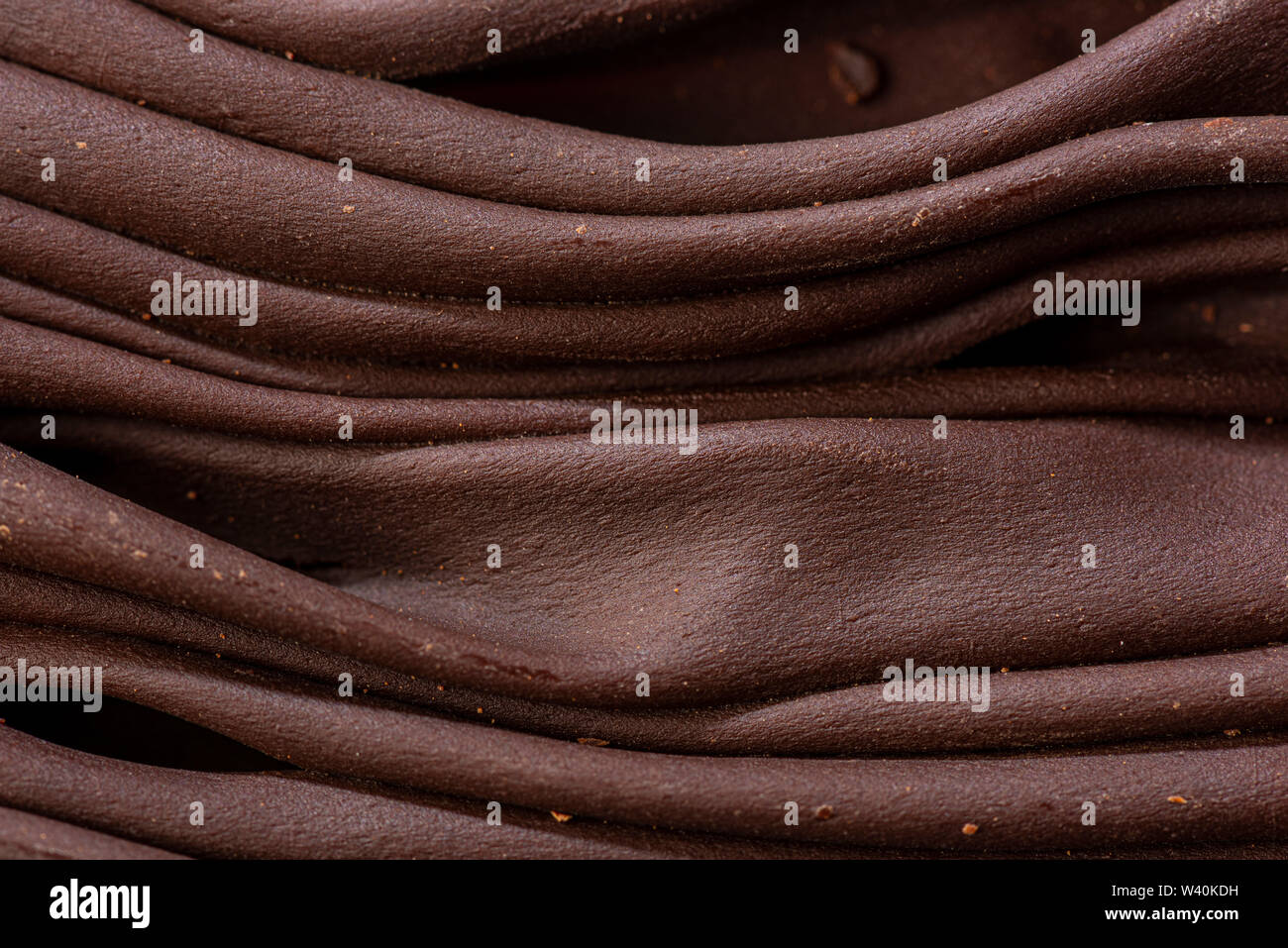 Sfoglia Nera flake cioccolatini da Majani cioccolatieri, Bologna, Italia. Foto Stock