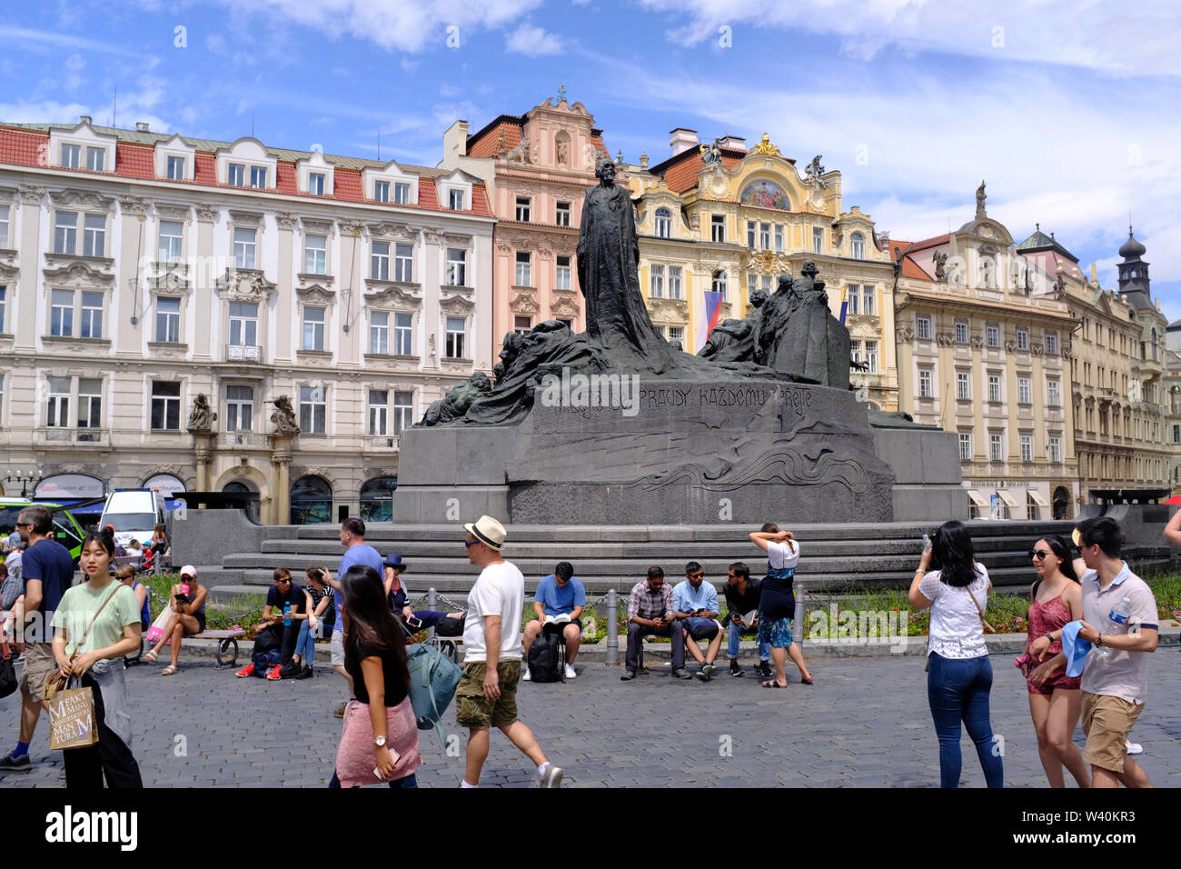 Scena di strada a Praga Repubblica Ceca, vicino a Piazza della Città Vecchia Foto Stock