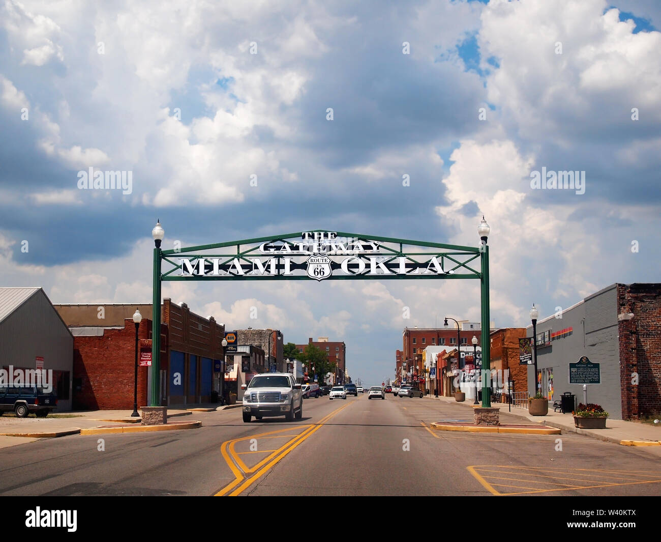 MIAMI OKLAHOMA - Luglio 10, 2018: un grande segno segna il percorso 66 ingresso alla città di Miami, Ok nello stato dell'Oklahoma, spesso considerata th Foto Stock