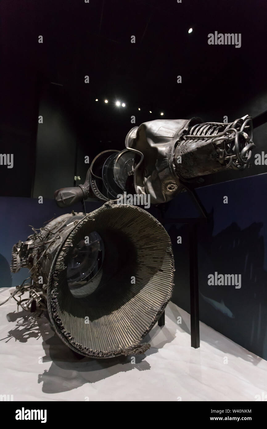 Rocketdyne F-1 componenti del motore da l'Apollo 12 e 16 missioni sul display durante la 'Destinazione Luna' esposte presso il Museo del Volo a Seattle, Washington, il 18 luglio 2019. Il Saturn V luna di razzi sono stati recuperati dall'Oceano Atlantico dove hanno appoggiato per oltre quarant'anni. La mostra ha presentato in collaborazione con lo Smithsonian Institution, celebra la missione Apollo 11 durante il cinquantesimo anniversario del landmark sbarco sulla luna. Foto Stock