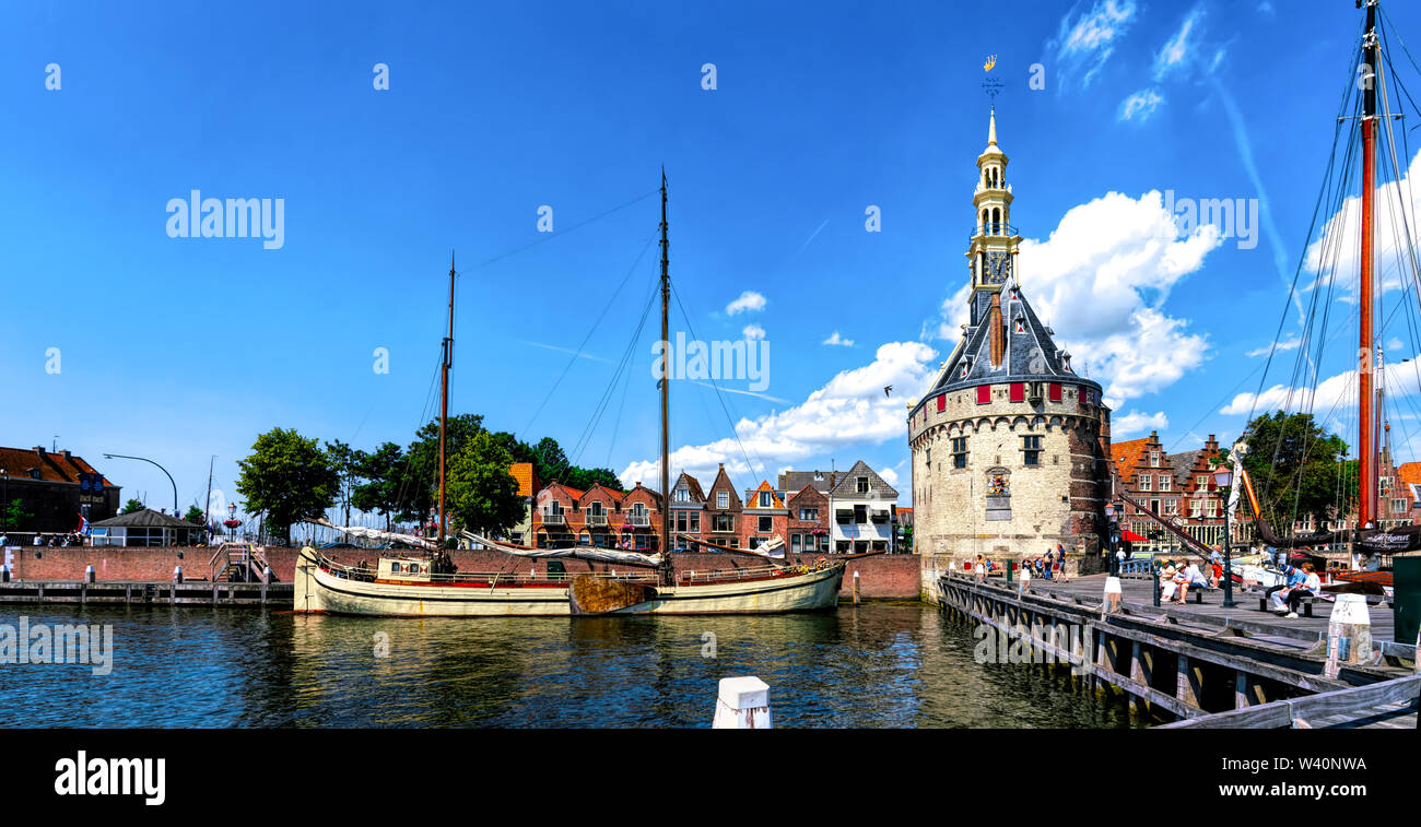 Il Hoofdtoren (Testa Torre) in Hoorn, Paesi Bassi, visto dal lungomare Foto Stock