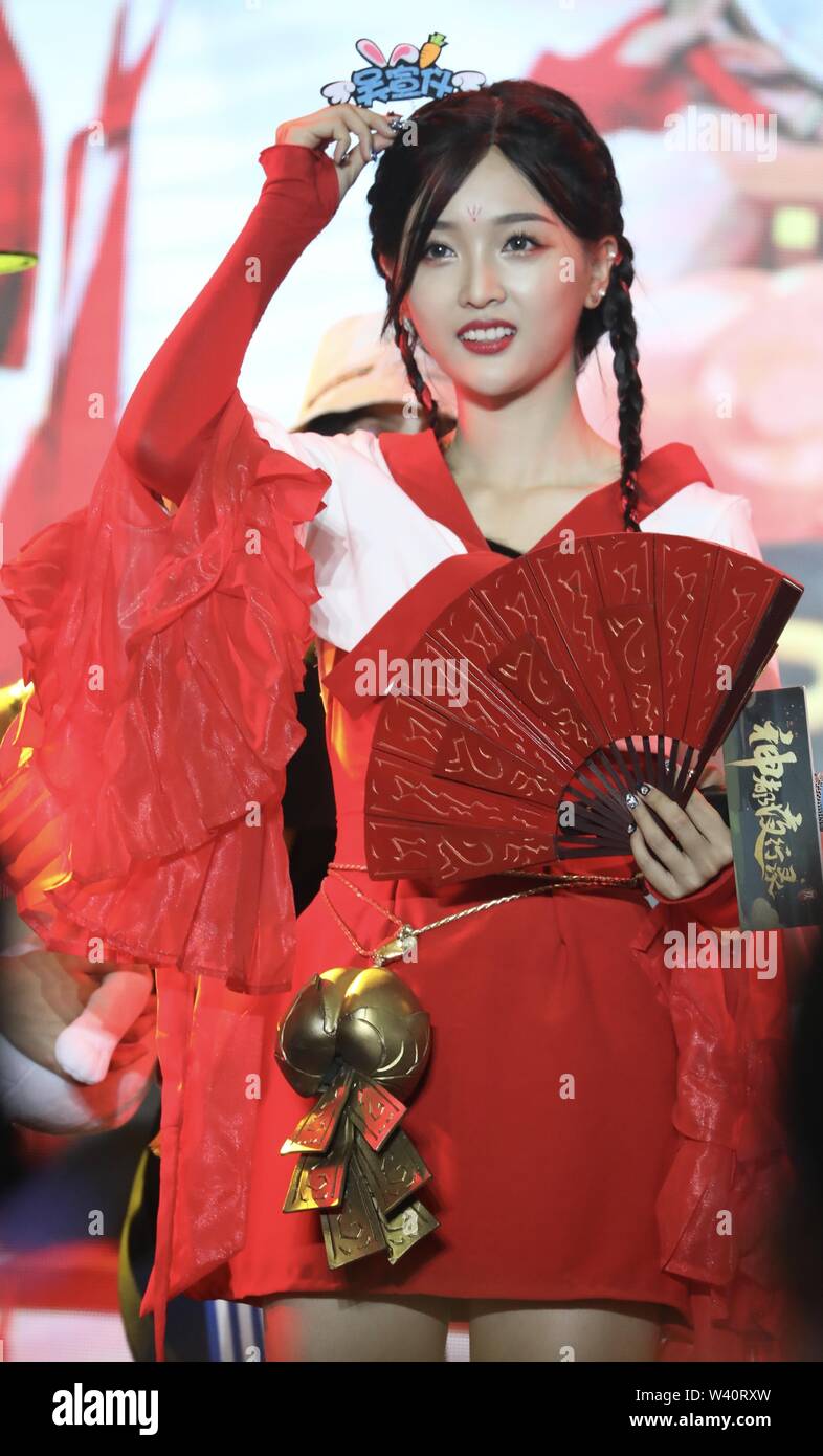 Luglio 19, 2019 - Guangzhou, Guangzhou, Cina - Il 18 luglio 2019, Guangzhou, Wu Xuanyi actressWu cinese Xuanyi Indossa il costume antico di promuovere la sua piattaforma di gioco. (Credito Immagine: © SIPA Asia via ZUMA filo) Foto Stock