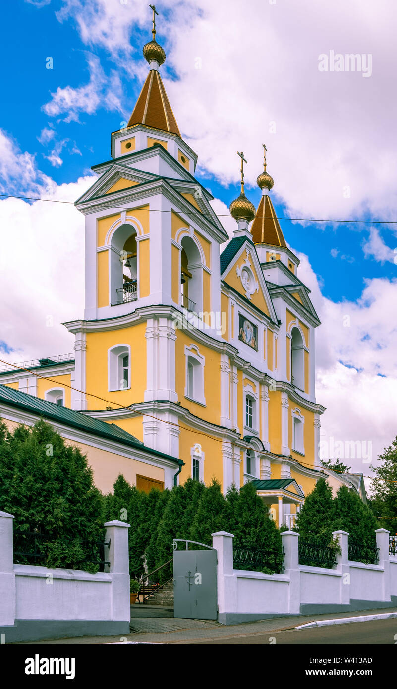 Cattedrale di San Michele Arcangelo in Mazyr, Bielorussia - immagine verticale Foto Stock