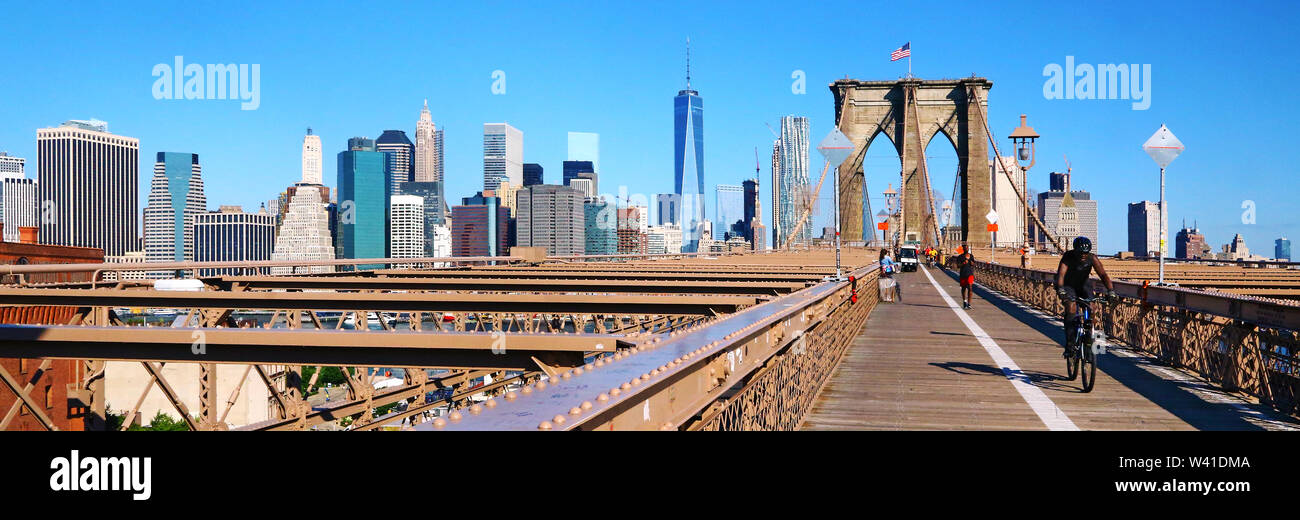 Il ponte di Brooklyn e New York cityscape Foto Stock