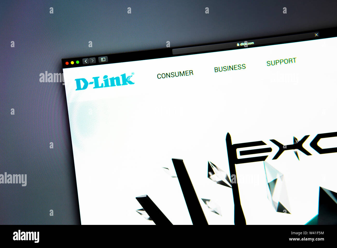 D-Link sito azienda homepage. Close up DLink logo. Può essere usato come esempio illustrativo per le news media, marketing o il concetto di business. Foto Stock